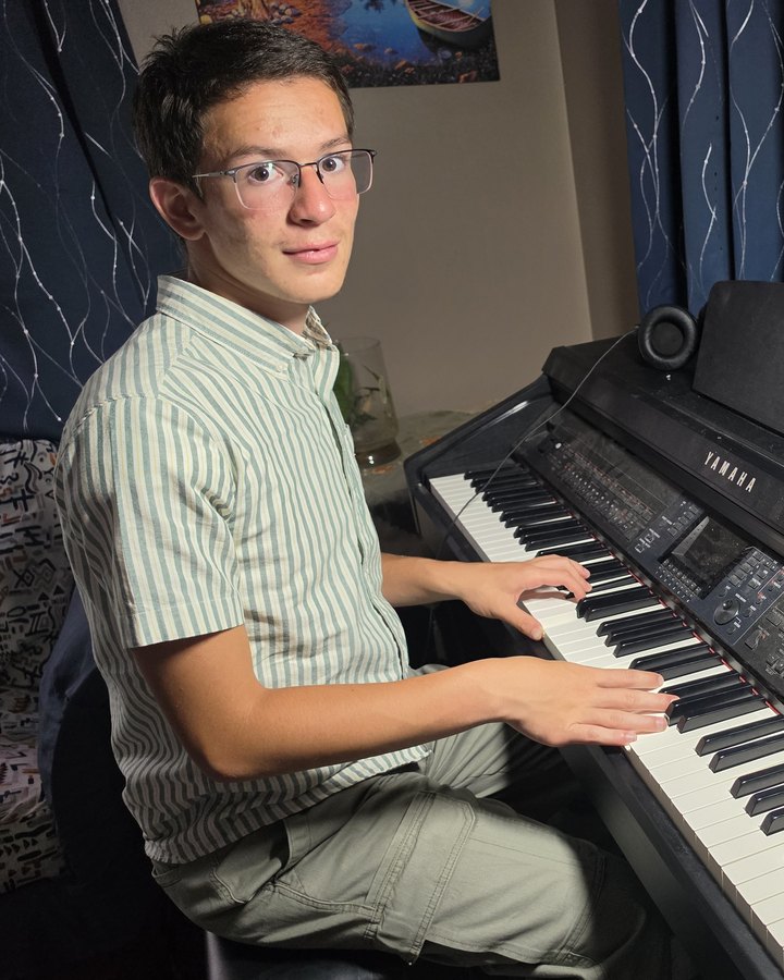 Gunes Sunar seated at a piano